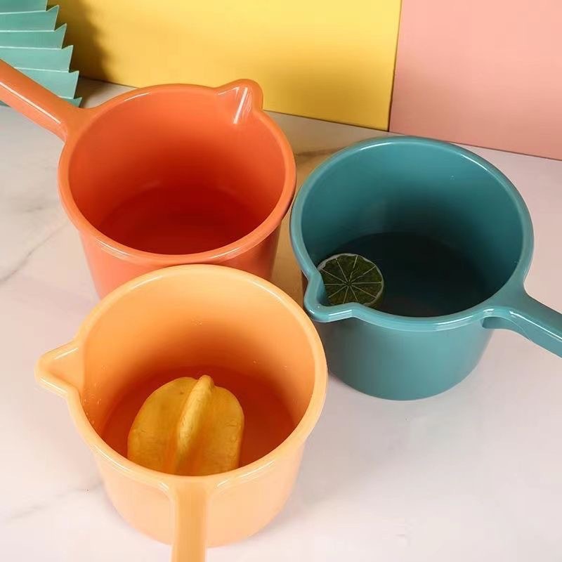 Long Handle Plastic Water Scoop Baby Shampoo Water Spoon Long Rod Kitchen Thickened Water Scoop Children's Baby Shower Scoop