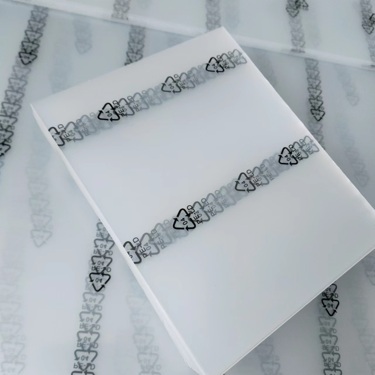 Высокопрозрачная плита PS, акриловая плита, треугольный логотип, экологически чистая пленка, резка любых спецификаций и полные размеры