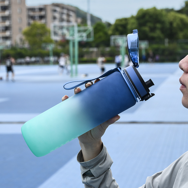 Wholesale Frosted Gradient Sports Water Bottle for Men, Large Capacity, Drop-Resistant, High-Temperature Resistant, Portable 2025 New Plastic Cup