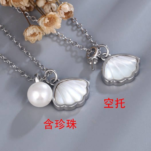2025 Summer New Freshwater Pearl Rice-Shaped Pendant Necklace for Women, Geometric Fashion Commuting Accessory, Copper Necklace