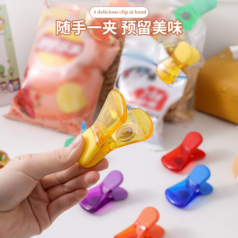 Magnetic suction refrigerator sticker food sealing clip household kitchen creative food preservation moisture-proof snacks sealing clip