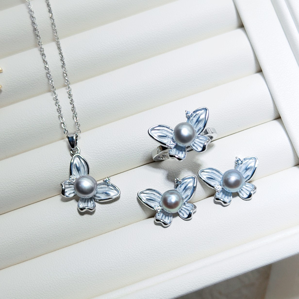 Natural Freshwater Pearl Earrings for Women, European and American Style, High-End, Delicate, Single Zirconium Butterfly Pearl Earrings, Necklace and Ring