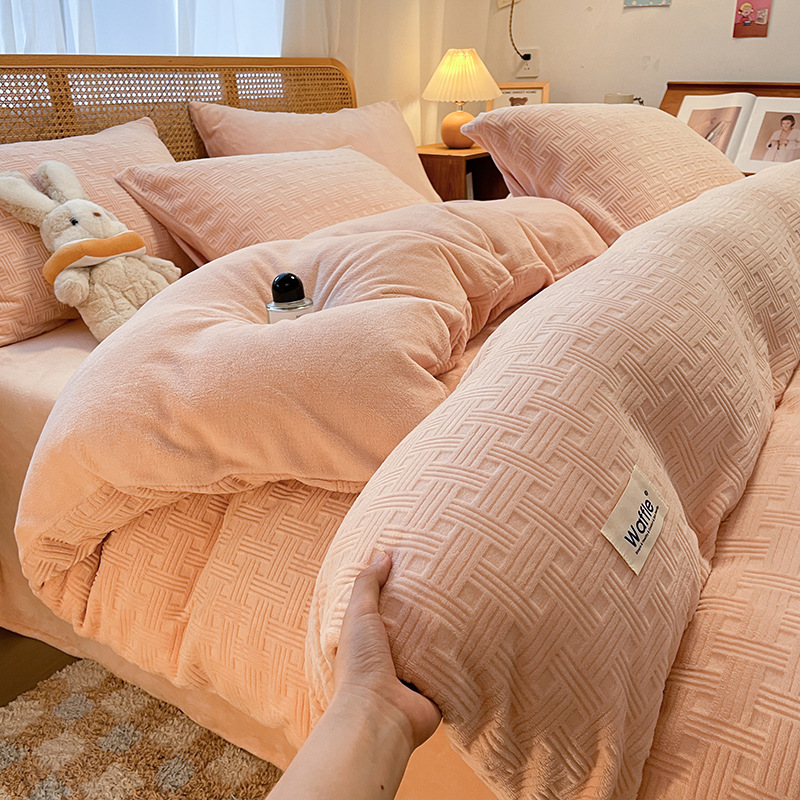 Class a Thickened Carved Milk Velvet Four-Piece Set for Autumn and Winter, Bed Sheet and Duvet Cover, Baby Velvet Three-Piece Set, Dormitory Fitted Sheet Style