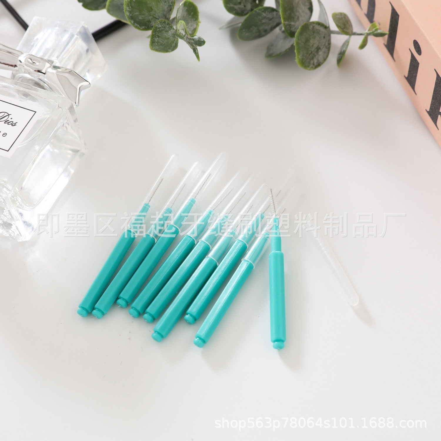 Spiral Disposable Eyebrow Brush Portable Disposable Eyelash Brush Eyebrow Brush Eyelash Comb Eyelash Beauty Tool with Cover