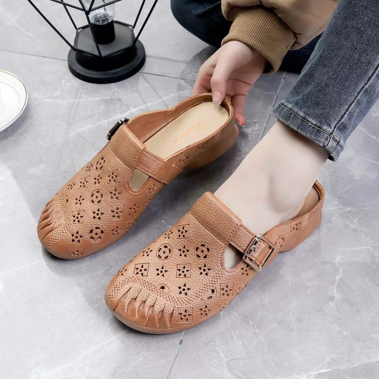 2024 fashion new half slippers women's mother hollow sandals middle-aged and elderly lazy soft bottom non-slip waterproof anti-slip