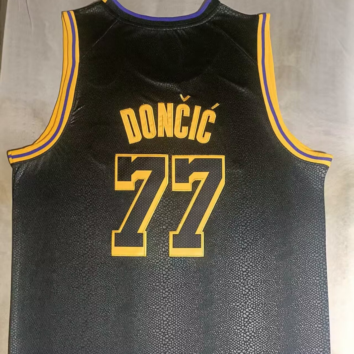 23 New Season Basketball Jersey Lakers No. 77 Doncic Embroidered Edition Basketball Uniform Training Basketball Uniform