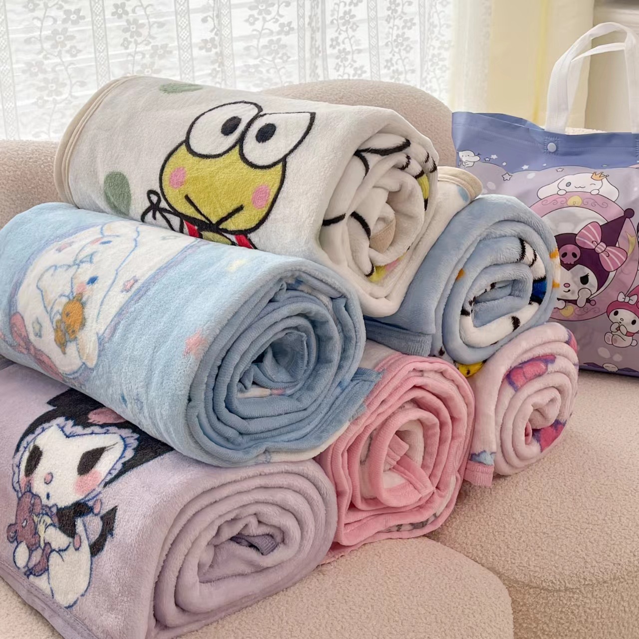 Foreign trade cartoon Sanrio double-sided milk velvet sofa station wagon air conditioning blanket office lunch break blanket blanket