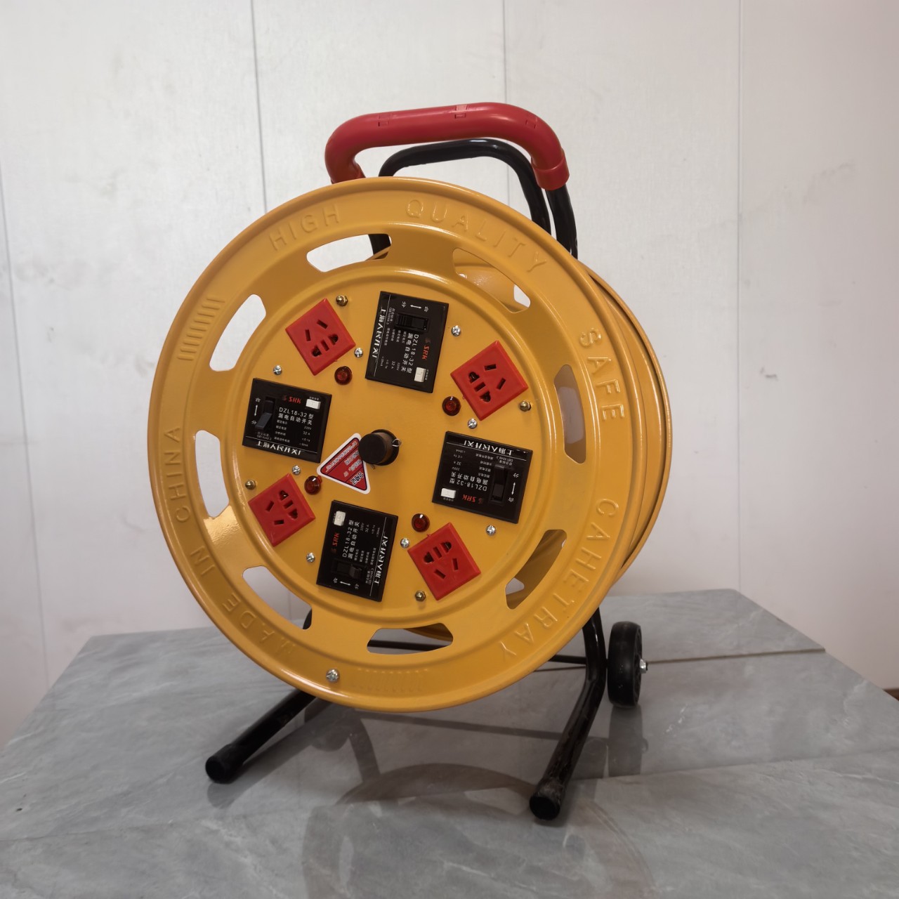 Кабельная катушка с возможностью подключения