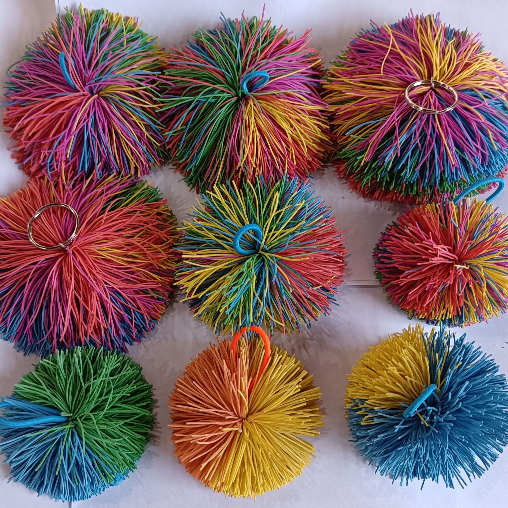 Hot-Selling Shuttlecock Rubber Ball, Rubber String Ball, Rubber Band Ball, Elementary School Student Toy, Sandbag Ball, Rubber Band Keychain