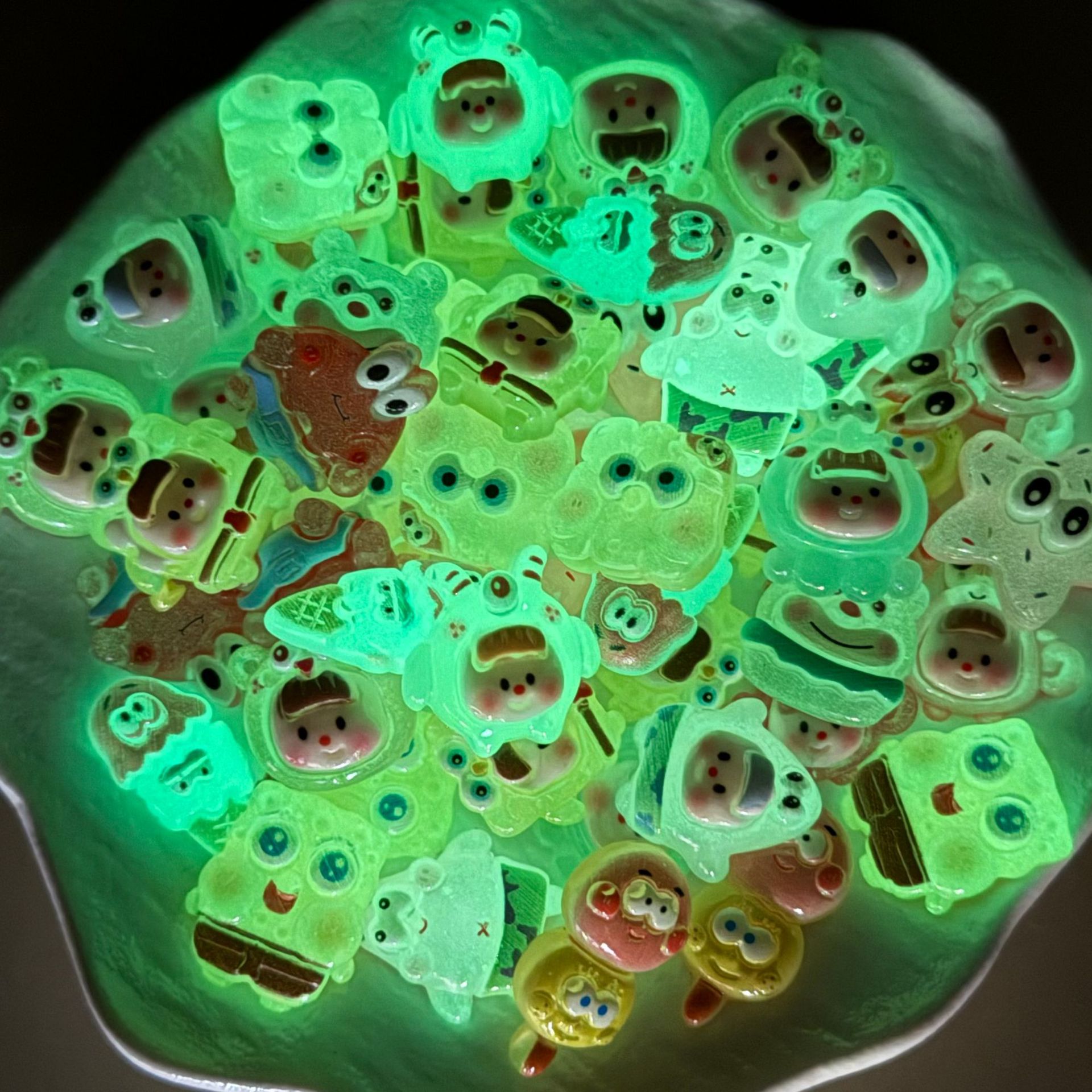 Internet Celebrity Cartoon Luminous Sponge Pie Star Surprise Toy Blind Bag Cute Resin Small Accessories Doll Kidsren's Gift