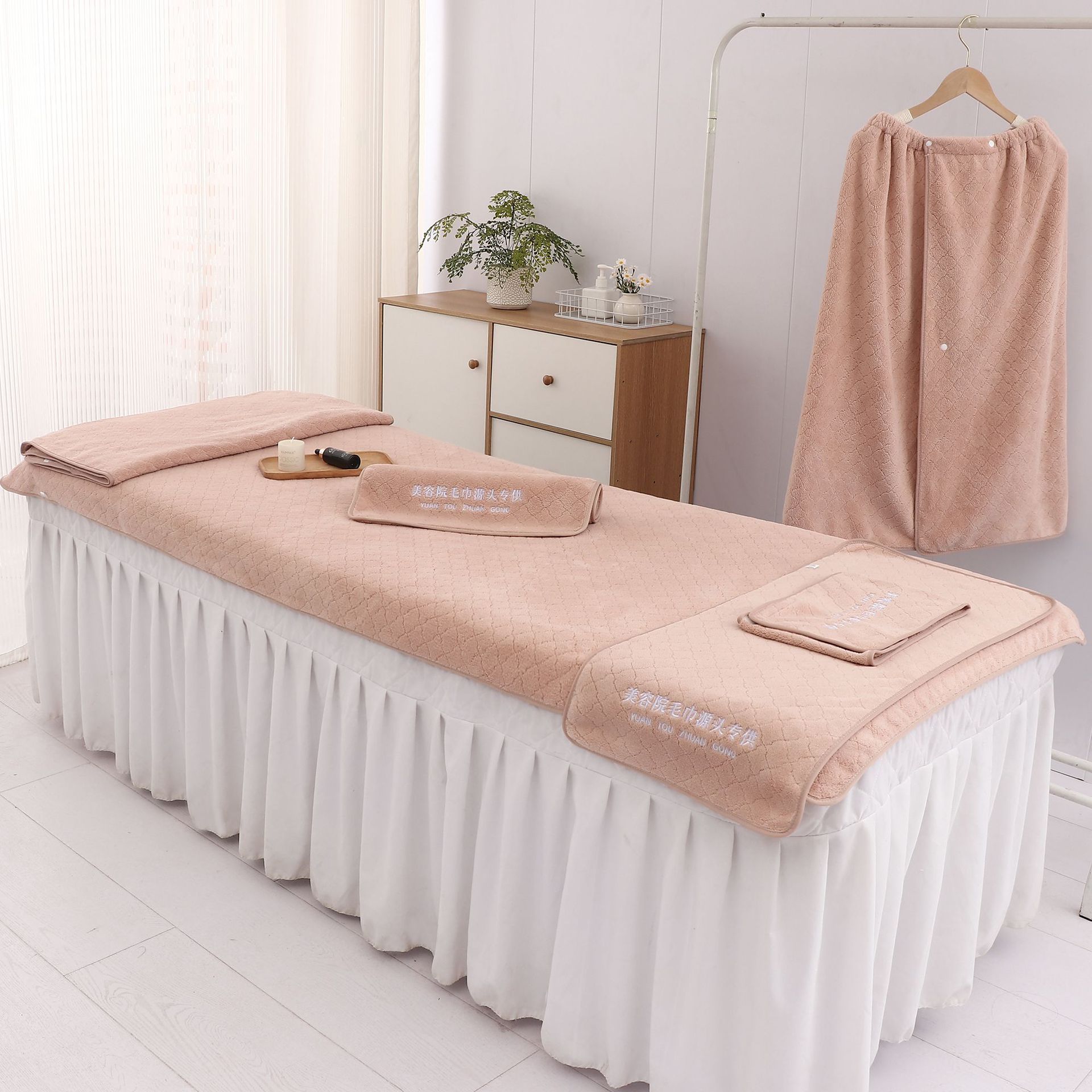 Korean Ouhua Beauty Towels Skin Management Customized Logo Absorbent Thickened Wholesale Bed Towels Bath Towels Bath Skirts