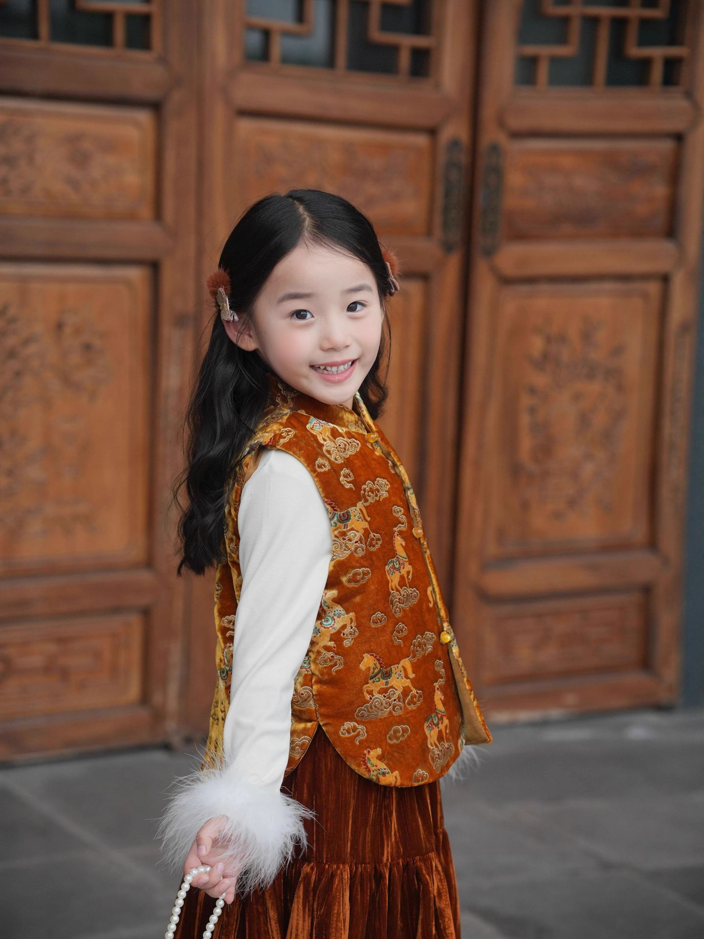 Winter New Children's Chinese-Style Vest, New Chinese Brother and Sister Outfit, Silk Velvet Waistcoat, High-End Parent-Child New Year Outfit Trend
