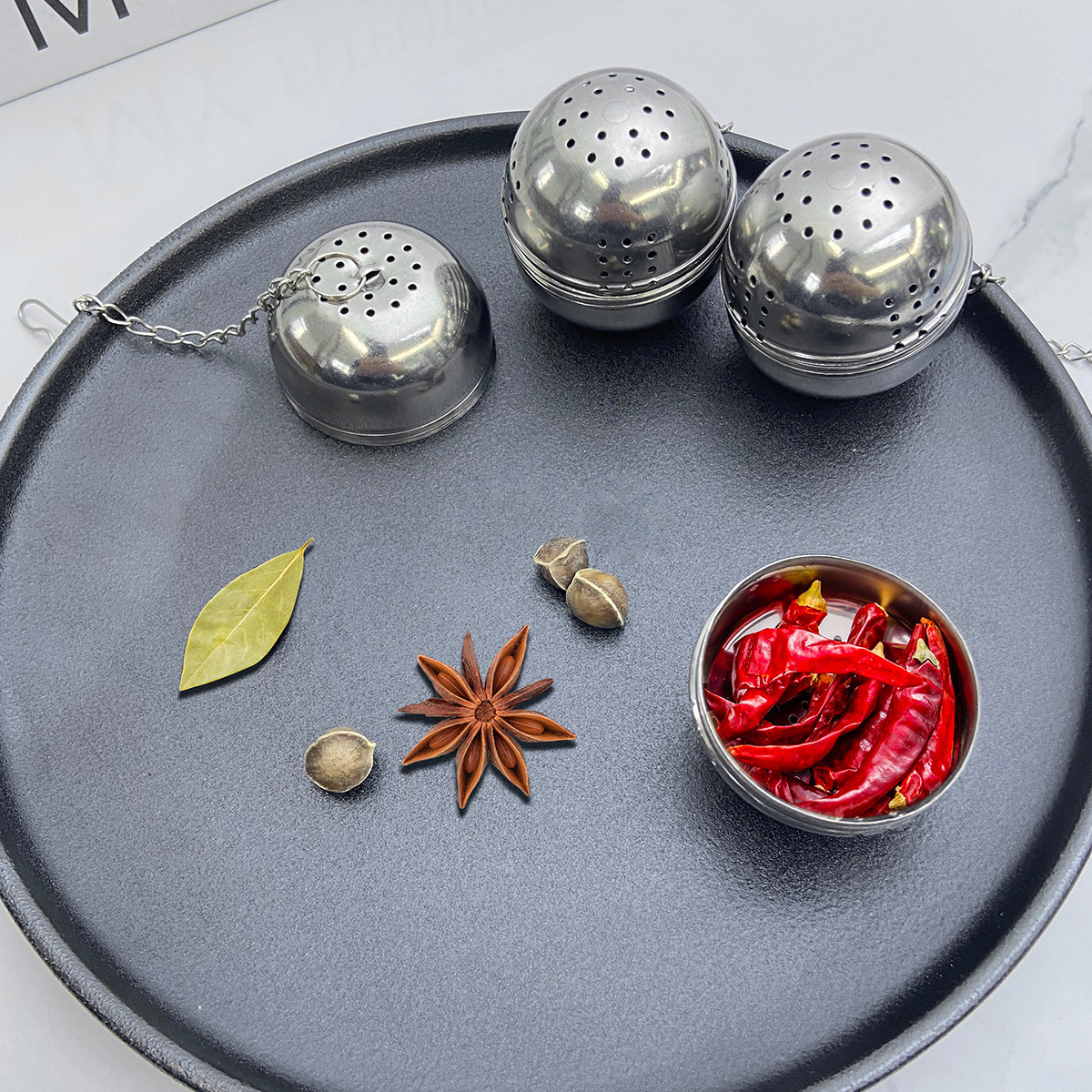 Cross-border wholesale stainless steel seasoning ball household kitchen spice filter ball with chain tea drain filter halogen ball