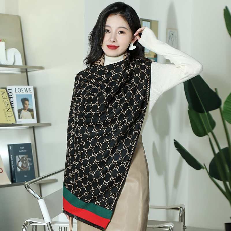 Vintage Jacquard Cashmere Tassel Scarf Autumn and Winter Decorative Air Conditioning Shawl All-match Thickened Warm Scarf
