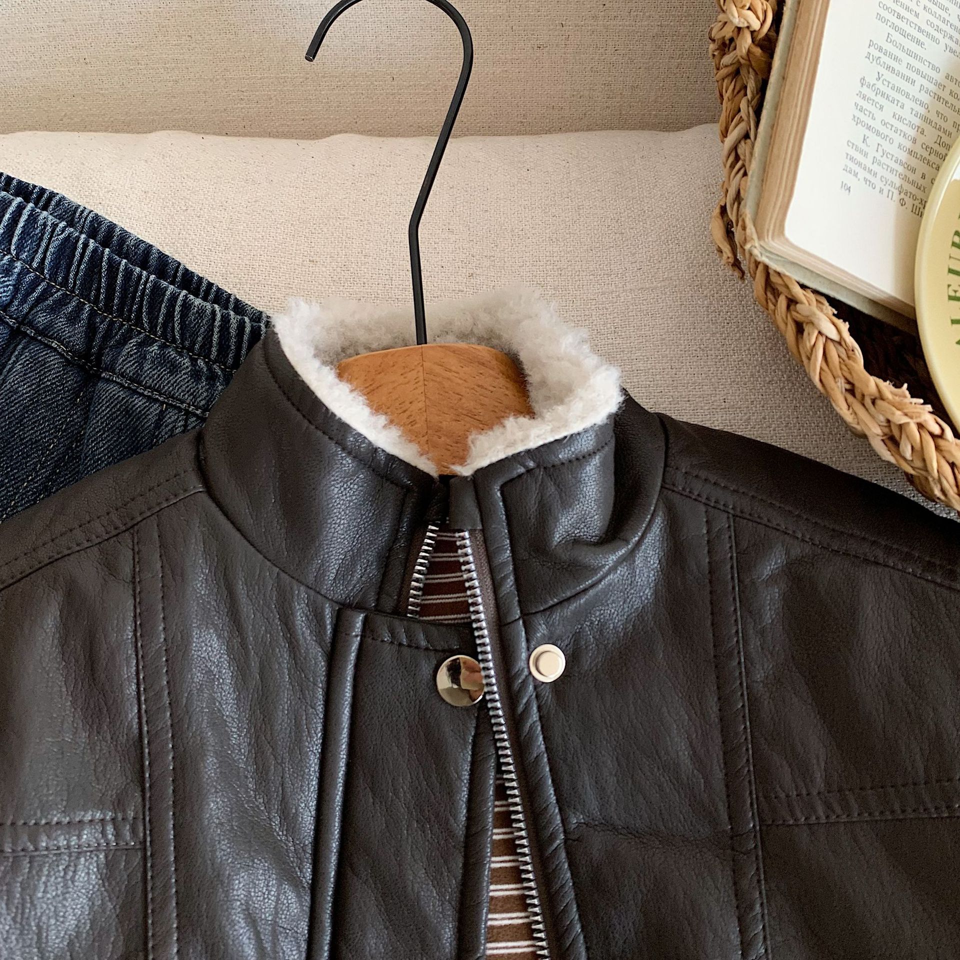 Bangcheng Children's Thickened Leather Jacket 2025 Winter New Style Boys and Girls Stylish Padded Coat Huzhou Zhili Children's Clothing Wholesale