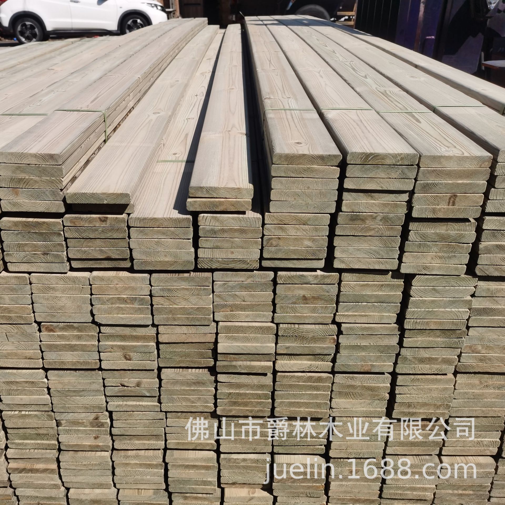 Guangdong courtyard anticorrosive wood board fence Finnish wood outdoor anticorrosive wood strip balcony floor garden anticorrosive wood wholesale