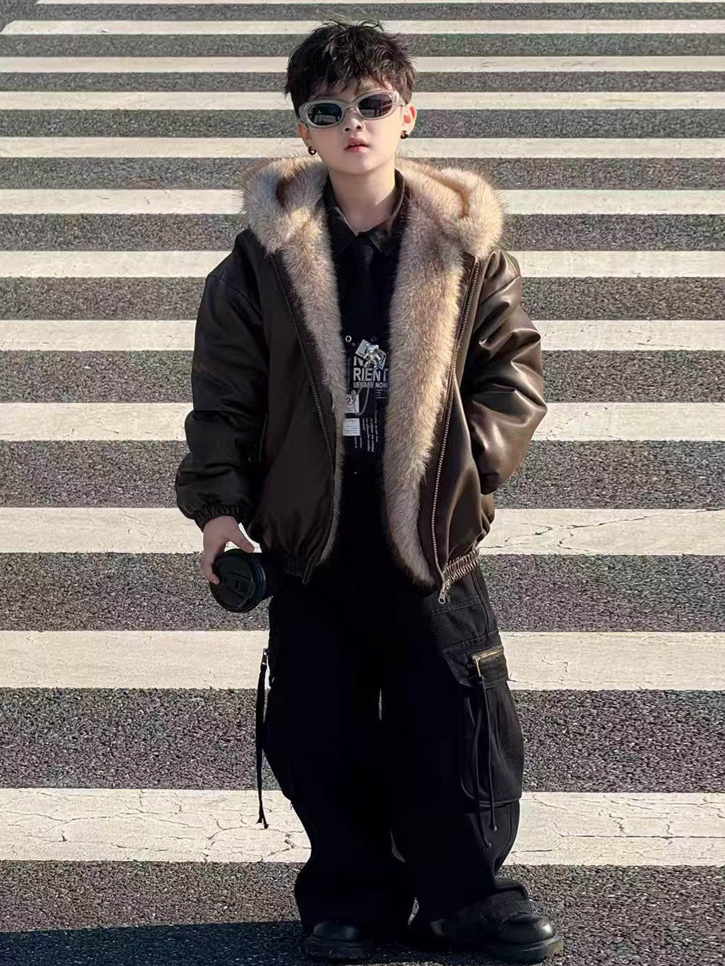 Boys' Fleece-Lined Thickened Leather Jacket 2025 New Stylish Children's Winter Pu Leather Reversible Jacket for Little Gentlemen