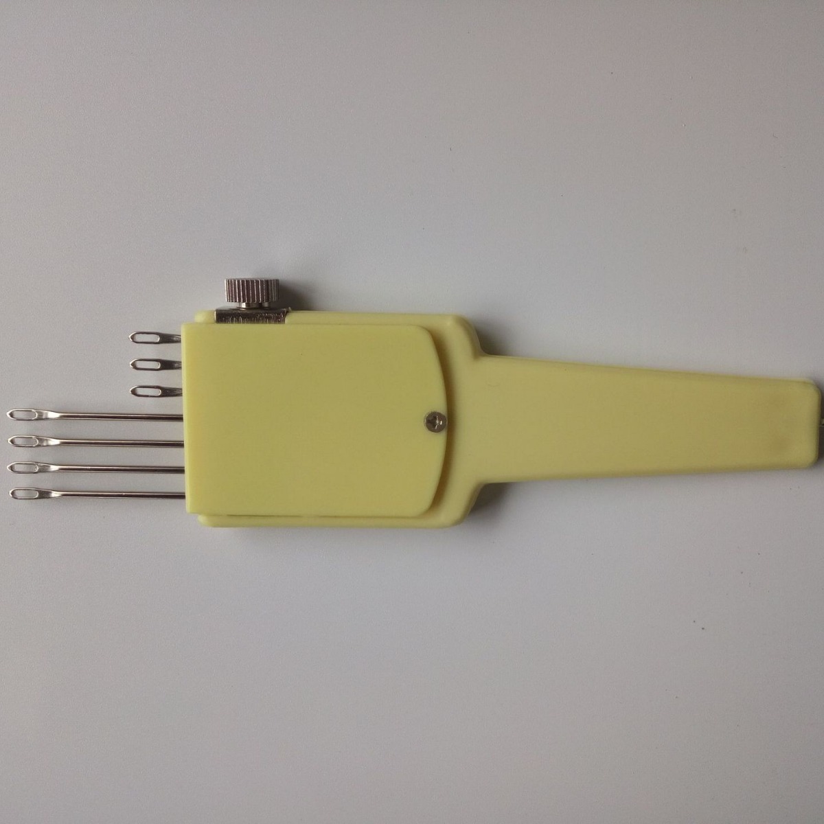 Factory direct sweater knitting machine accessories 1 × 7 multi-use needle, multi-use thread transfer device, needle pitch 4.5mm