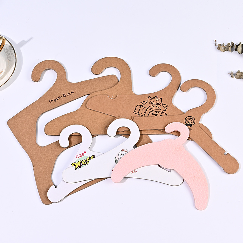 Картонные вешалки для одежды, детские и взрослые вешалки из крафт-бумаги, индивидуальные печатные бумажные крючки для тапочек
