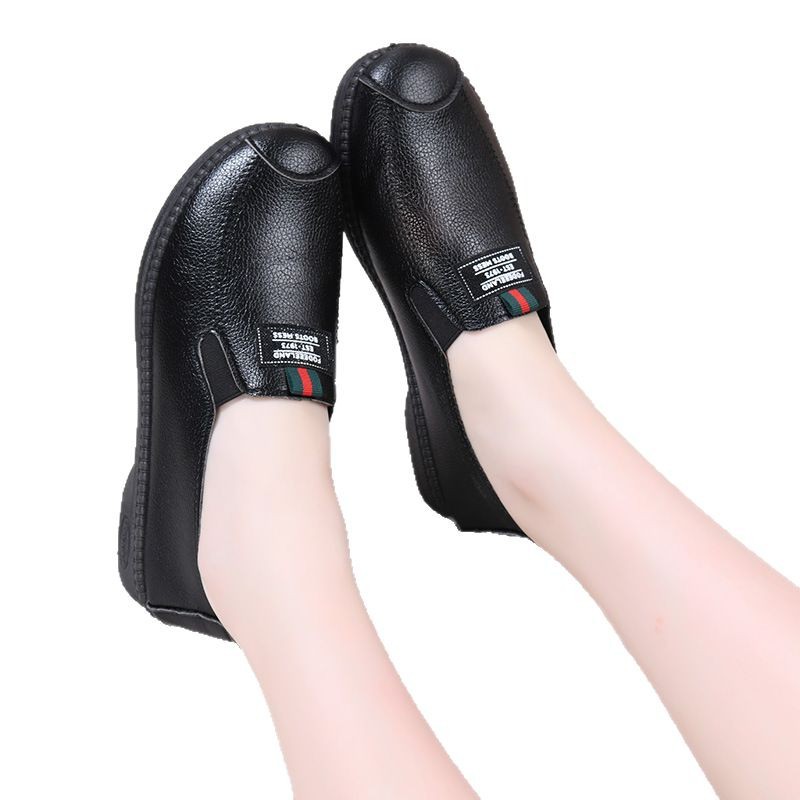 Spring and Autumn Women's Single Shoes Mother Middle-aged and Elderly Leather Upper Waterproof Lazy Flat Shoes Soft Sole Old North Cloth Shoes Work Single Shoes