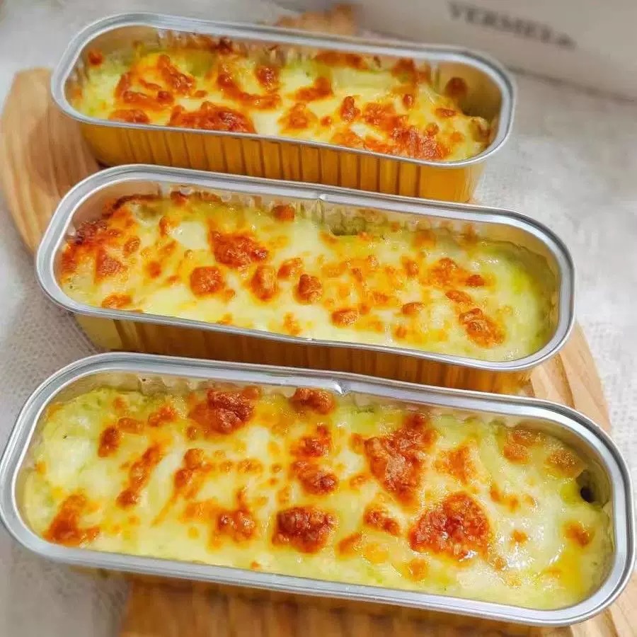 Processed and Customized Food: Thai Golden Pillow Frozen Durian, Roasted Durian, Popular Small Golden Strips, Economical for Supermarkets and Commercial Use