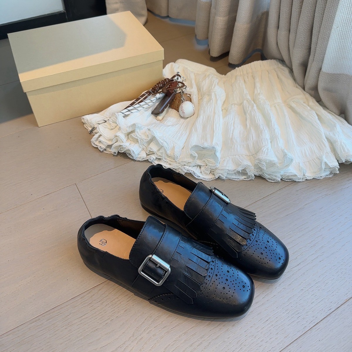 British Style~Red Retro Tassel Buckle Small Leather Shoes for Women 2025 New Flats Brogue Loafers