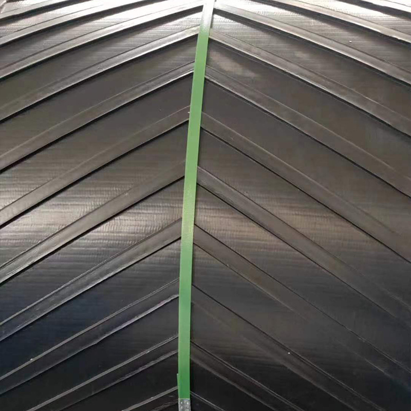 Herringbone Conveyor Belt Grain and Wood Transport Conveyor Belt Climbing and Concave Pattern Anti-Slip Wear-Resistant Flame Retardant Conveyor Belt