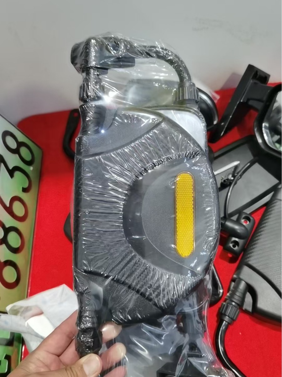 Electric tricycle rearview mirror half Peng Baoqi three generations Zongshen Junka original mirror mirror mirror wholesale