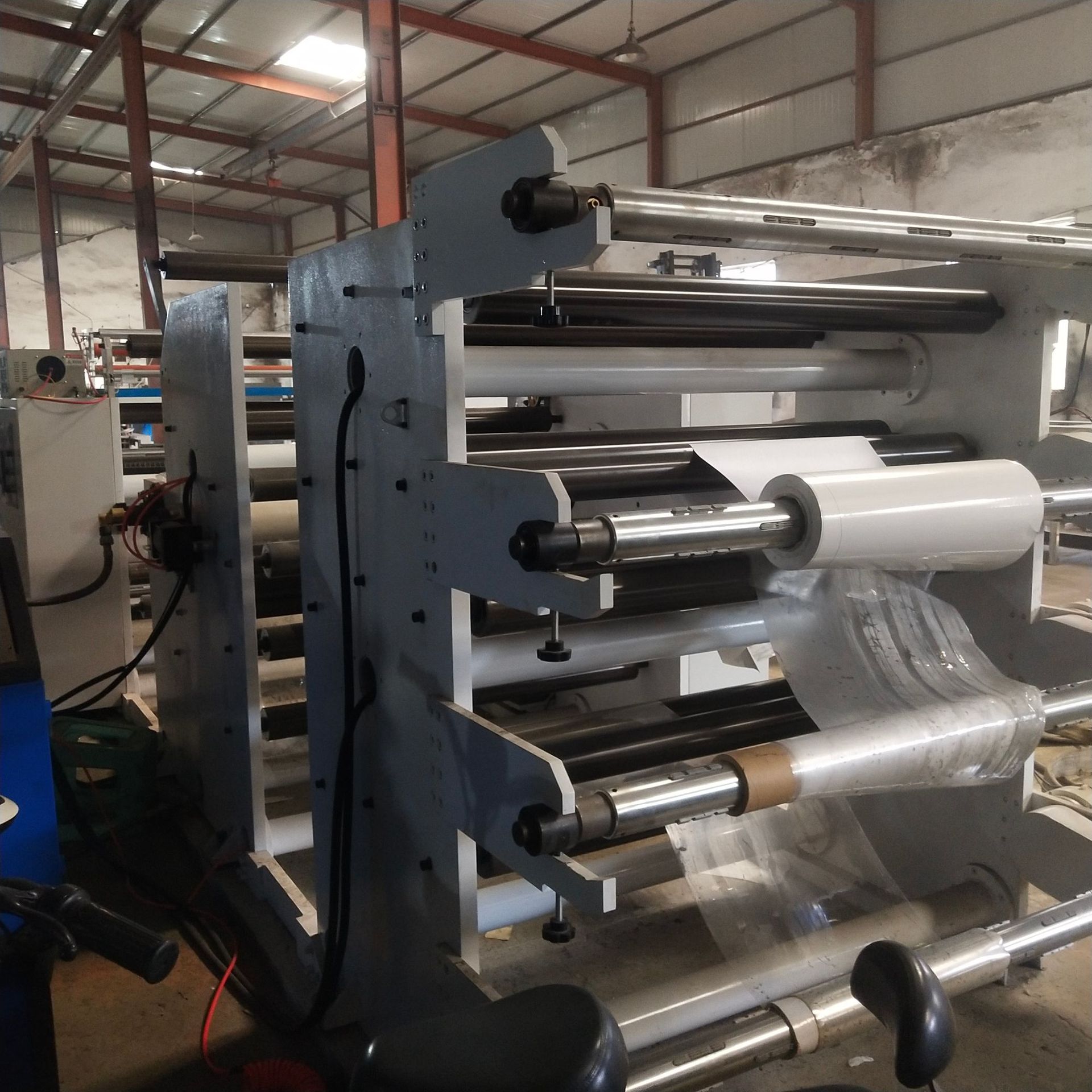 Ламинирующая машина для отражающих материалов, формованная, с тиснением решеткой, для термоламинирования отражающей пленки