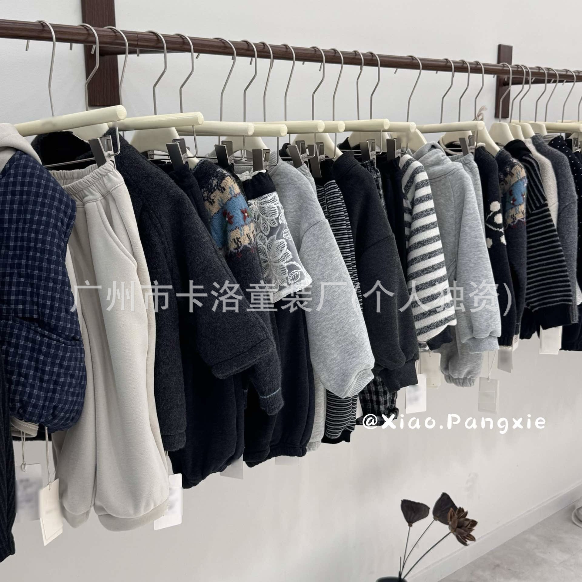 Новые флисовые брюки для детей на осень и зиму 2024 года, модные клетчатые свободные теплые брюки для мальчиков и девочек, зимние спортивные штаны