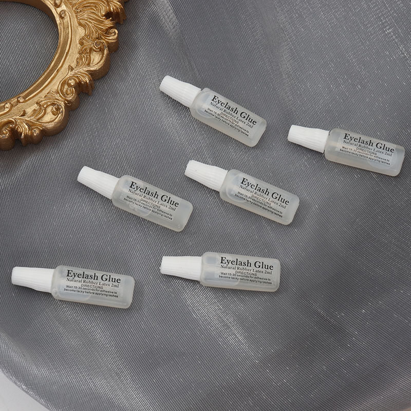 Casual Fashion Daily Disposable Single Portable 2ml Flat Bottle Eyelash Glue Factory Wholesale
