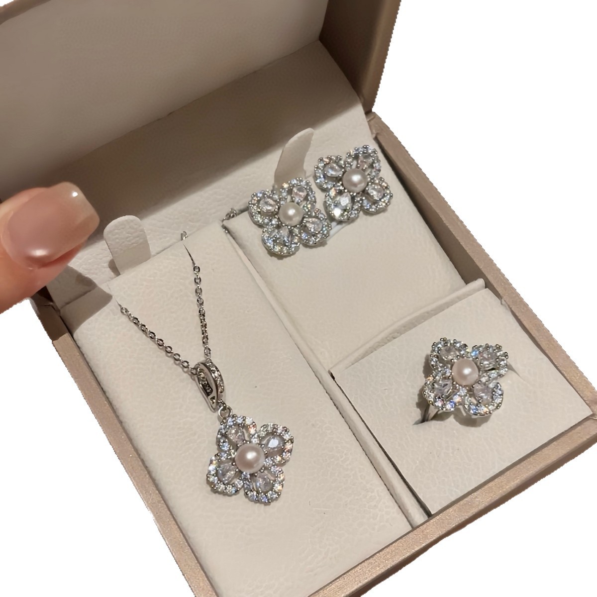 New Natural Freshwater Pearl Earrings, Four-Leaf Flower Zircon Earrings, Exquisite and Versatile Fashionable Earrings, Sterling Silver Jewelry