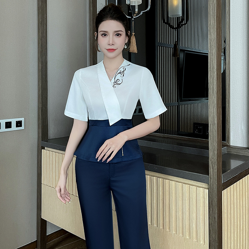 2024 autumn and winter new beautician technician work clothes age-reducing foot bath foot bath work clothes slim temperament suit 1383