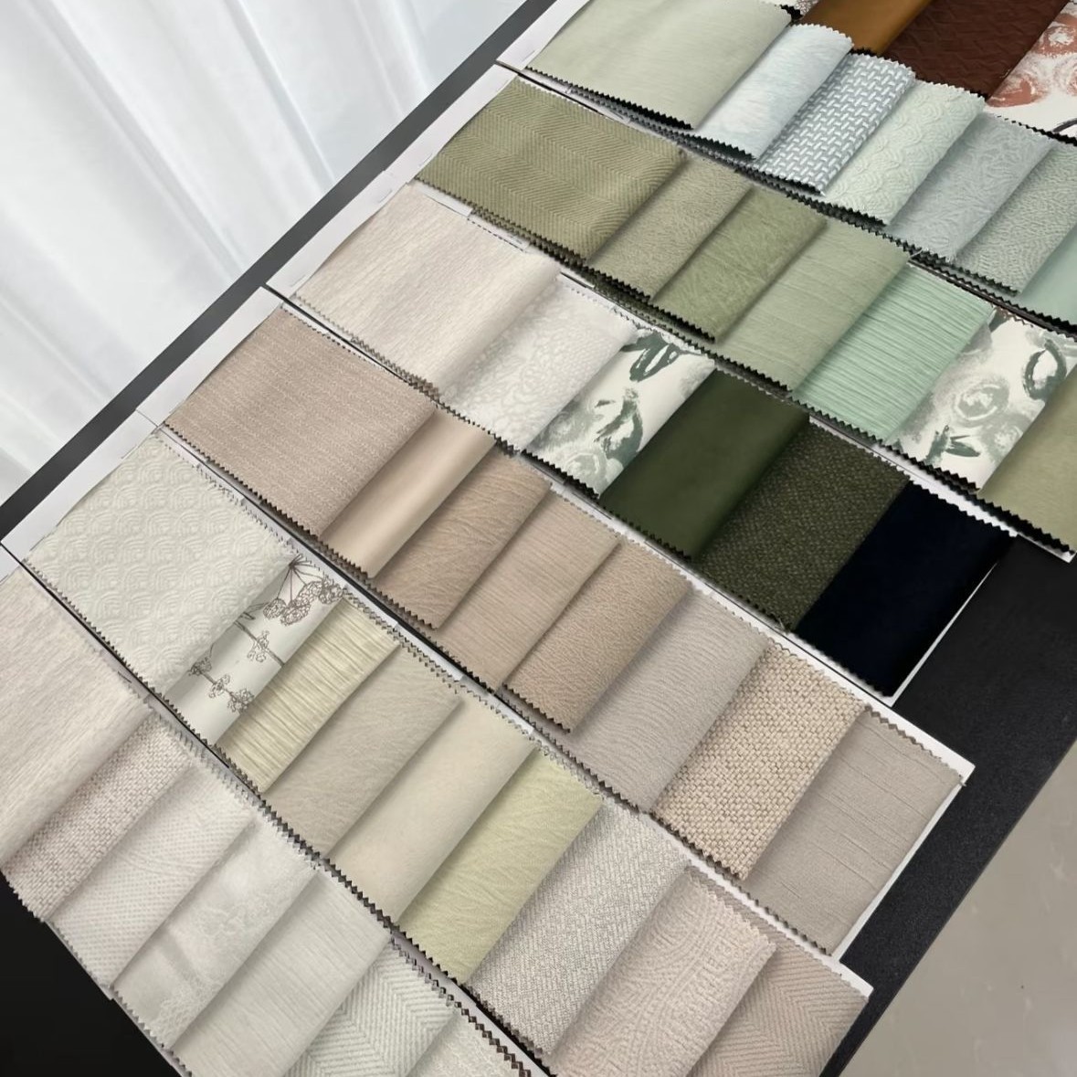 Huazhen Free Whole House Curtain and Screen Track Sample Can Be Measured and Installed with Full Blackout Shaoxing Keqiao Accessible Luxury