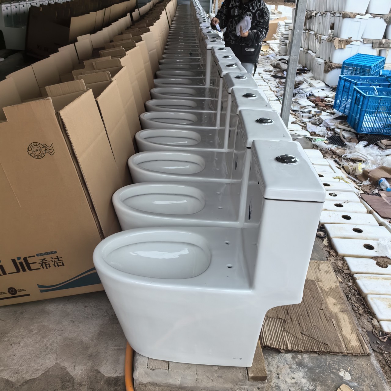 Factory Direct Supply Ceramic One-Piece Toilet Hotel Household Toilet Sanitary Ware Flush Toilet Wall-Mounted