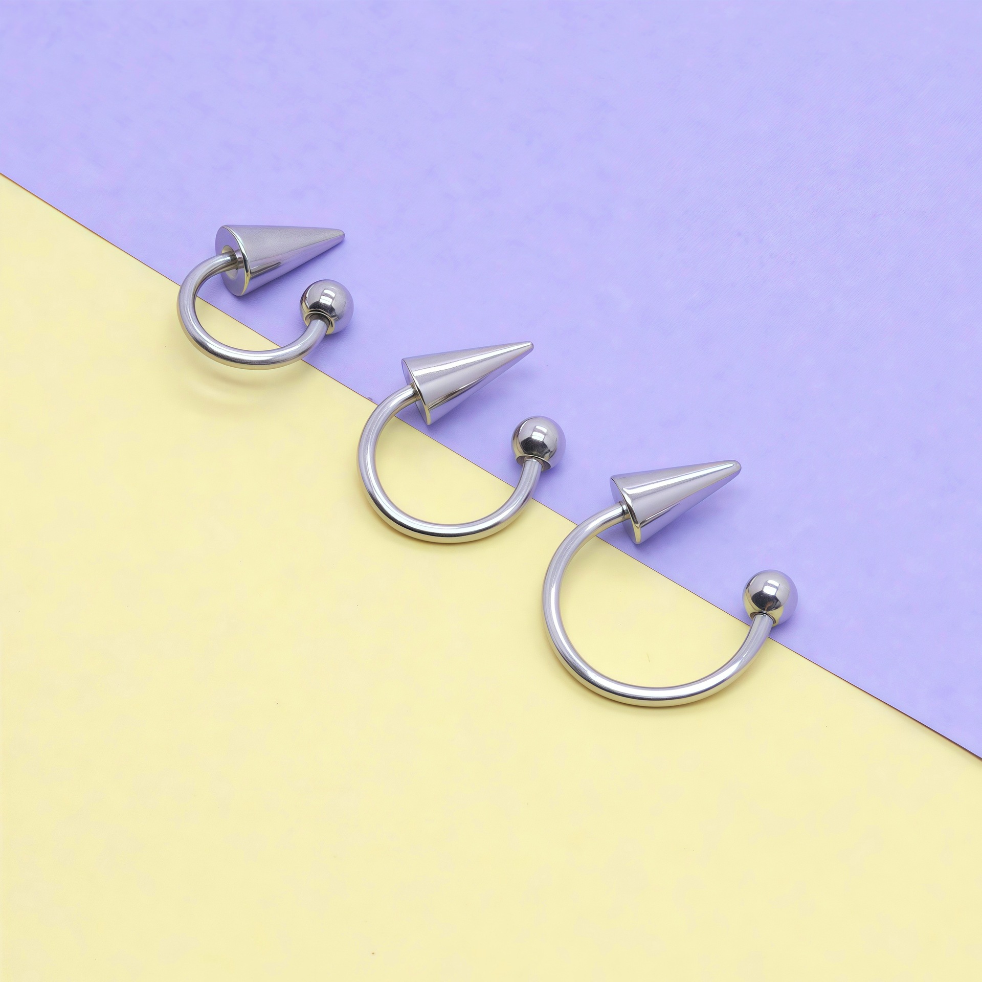 Кросс-бодийная нержавеющая сталь подкова острый конус губное кольцо персонализированная крутая панк губная серьга дьявольская штифт пирсинг губные ювелирные изделия мелкий опт