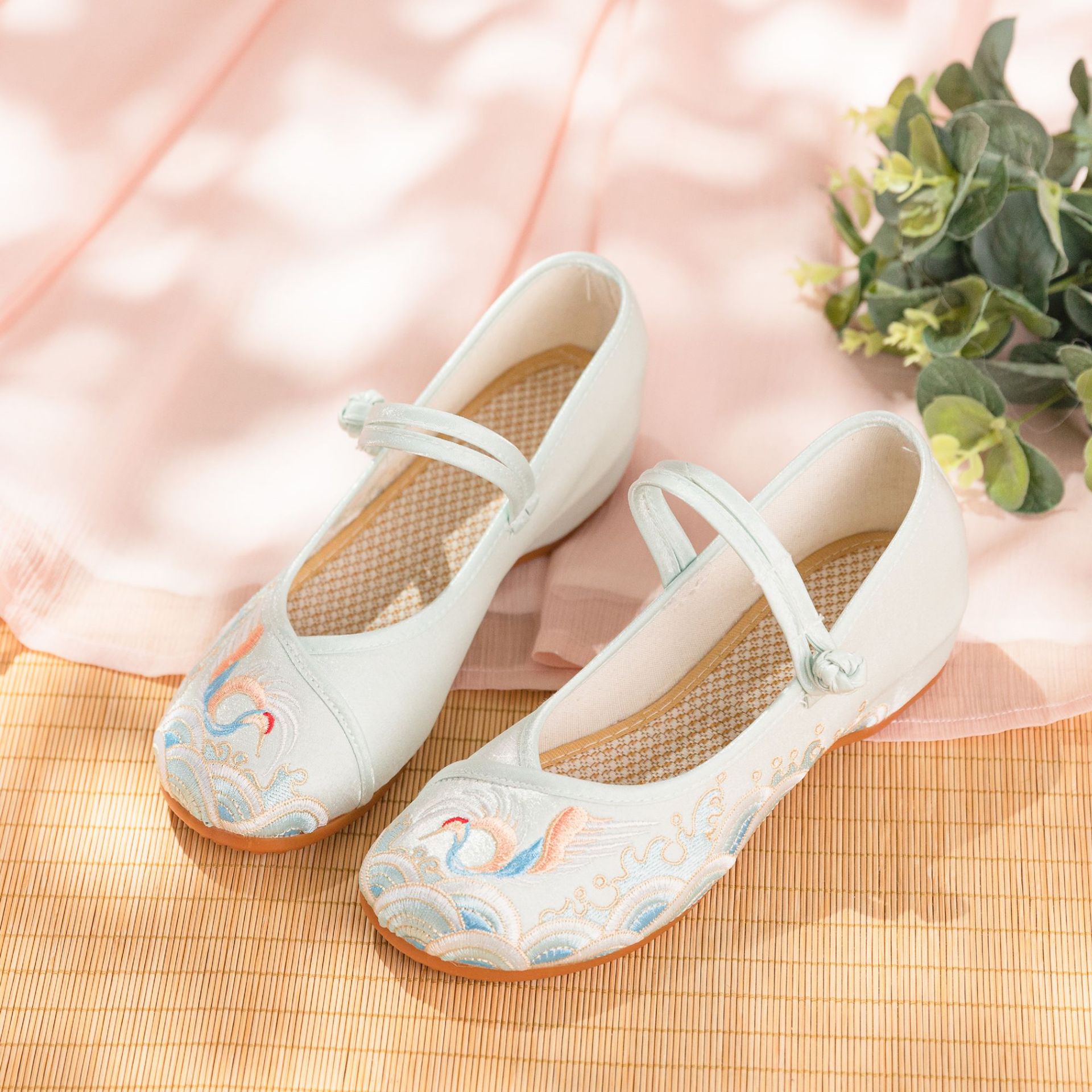 [Qingyan] 2024 Summer New Product Han Element Mercerized Satin Retro Cheongsam Costume Shoes Han Dynasty Shoes Women's Flats