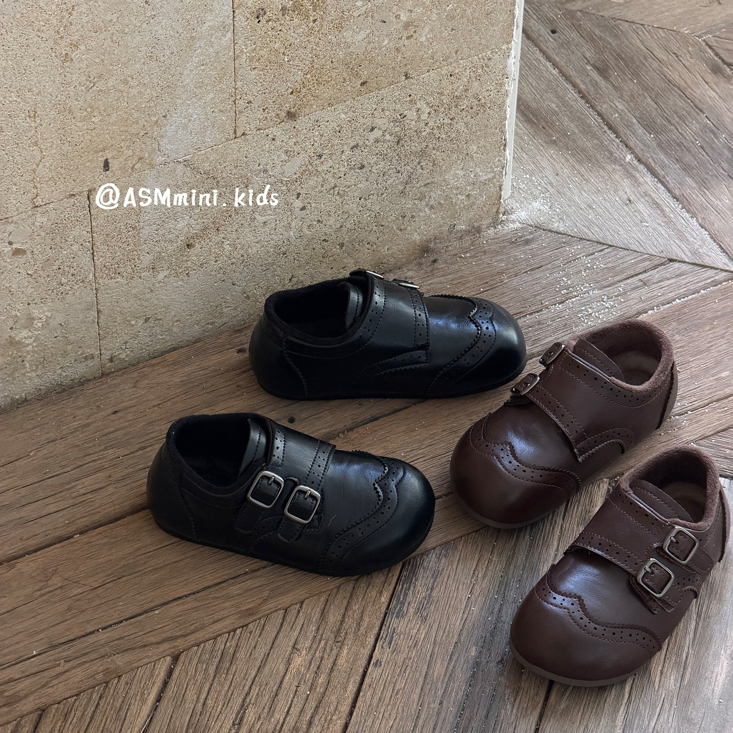 Зимние бархатные маленькие кожаные туфли для детей 2025 британский стиль для мальчиков на липучке мягкие лоферы Принцесса для девочек