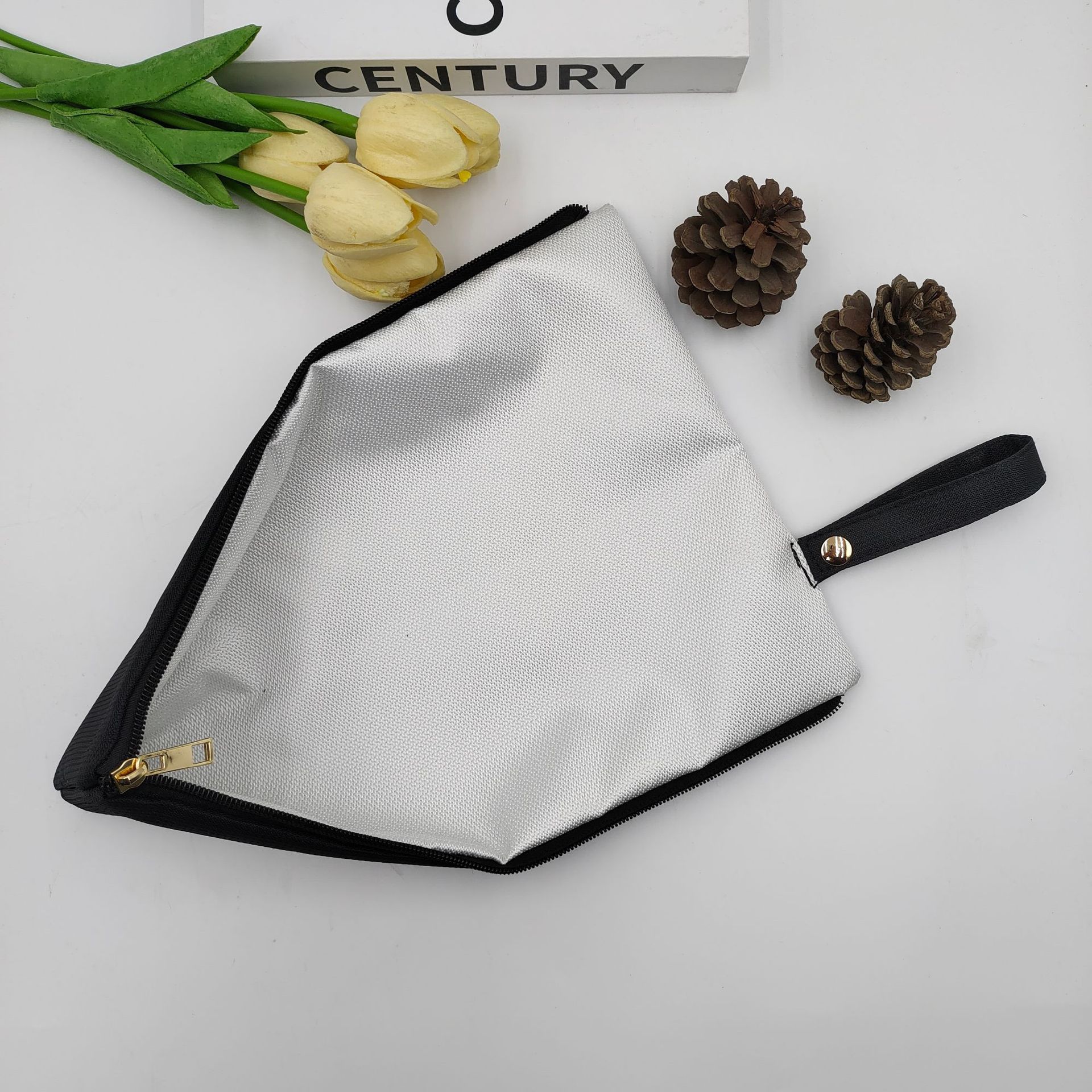 Manufacturer's Ready-Made High-Temperature-Resistant Curling Iron Storage Hanging Bag, Insulated Bag, Anti-Scalding and Waterproof Portable Travel Storage Bag