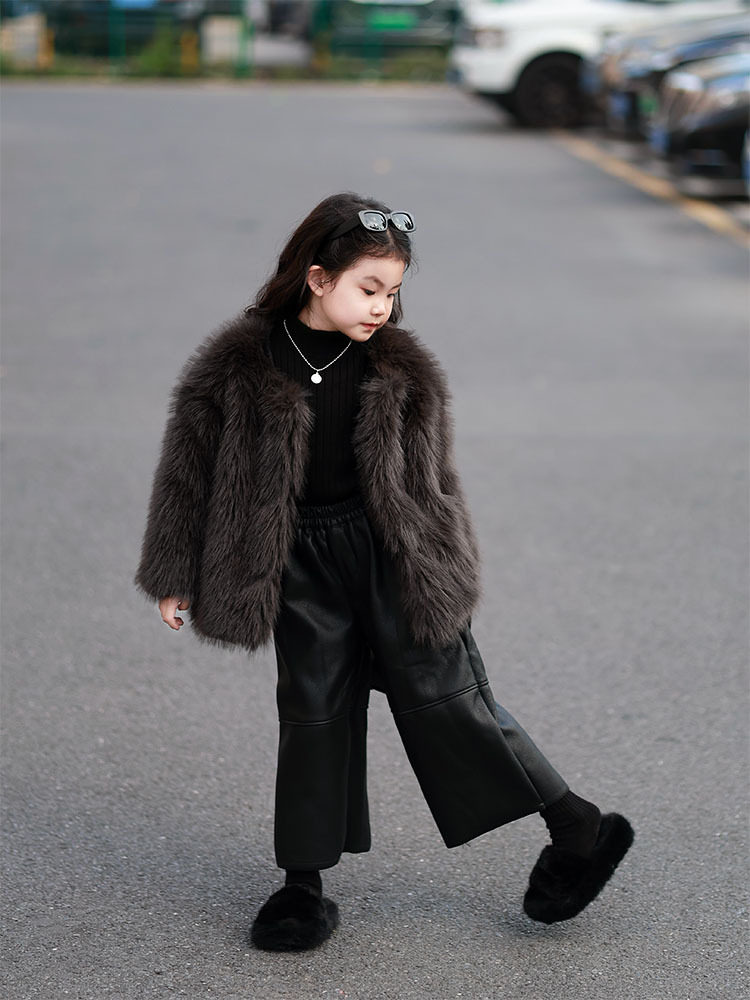 Girls Fur Outwear 2025 New Korean Imitation Fox Fur Outwear Baby Girl Winter Warm Top Daughter Style