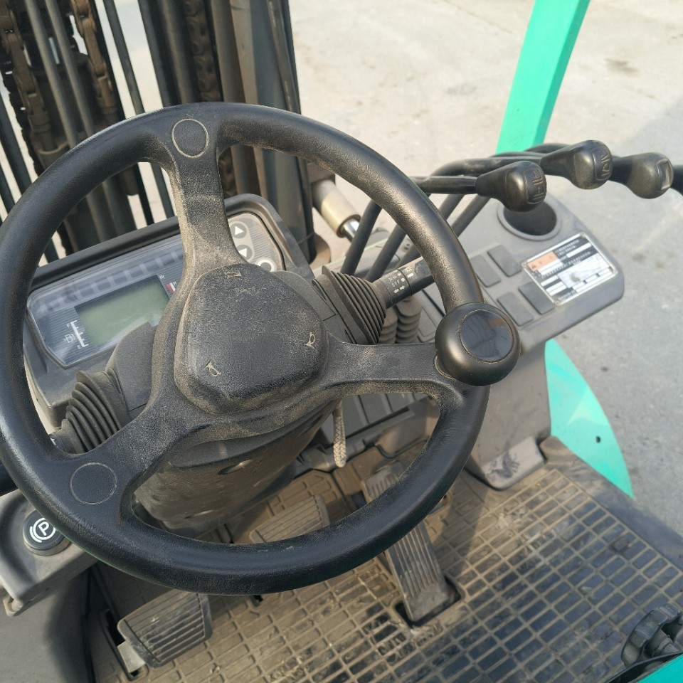 Supply Used Mitsubishi 5-Ton Forklift Three Racks Can Be Raised 6m