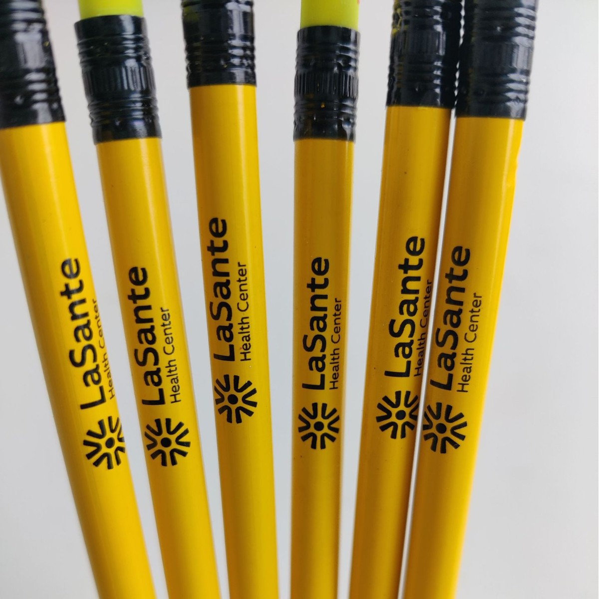 Shenzhen Longhua District Printing Factory Specializes in Printing on Ballpoint Pens, Fountain Pens, Pad Printing on Pencils, and Various Pen Barrel Printing Services