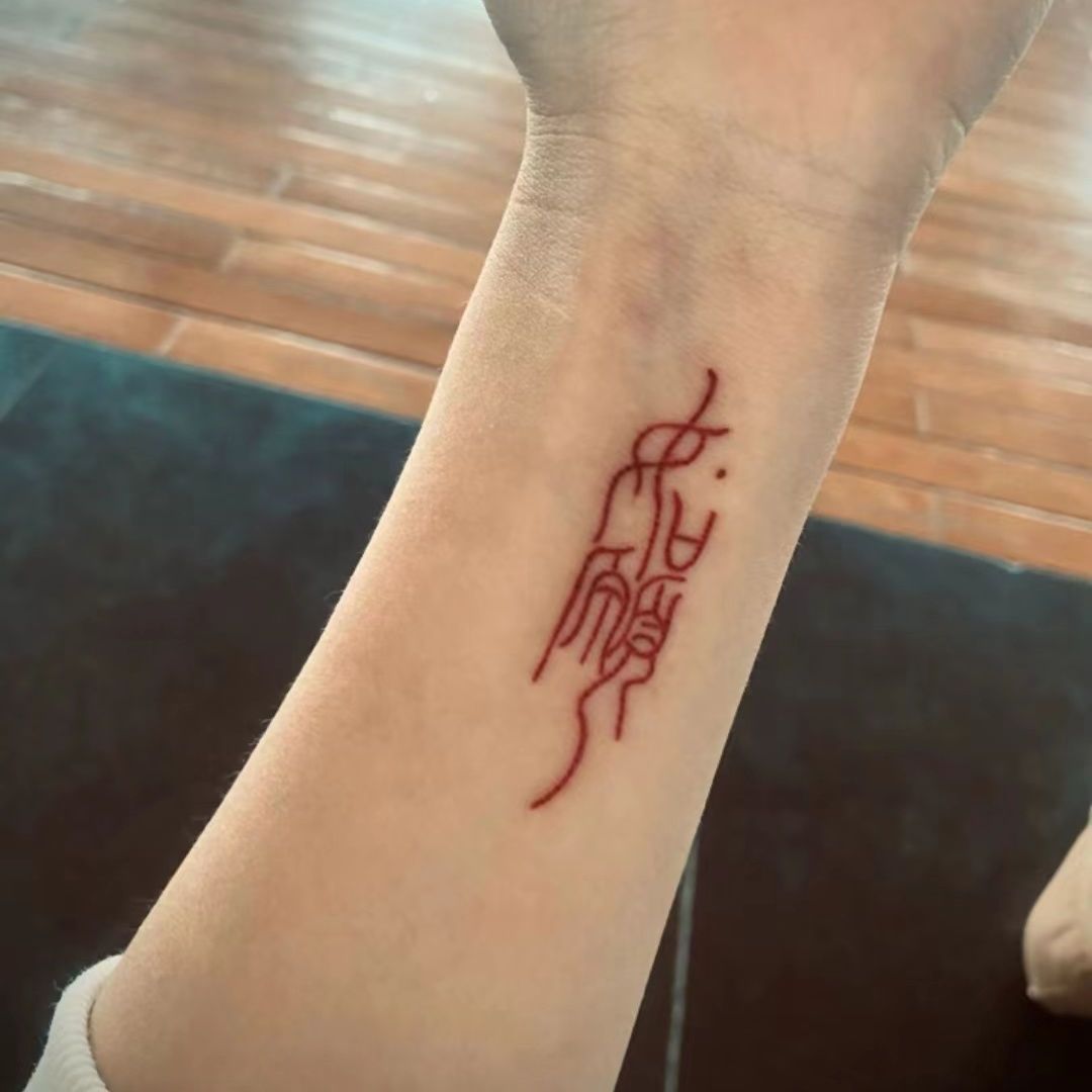 Red Chinese Character Wish Tattoo Sticker Wrist Simulation Arm Waterproof Red Riding Book Same as High Color Value Color Painting