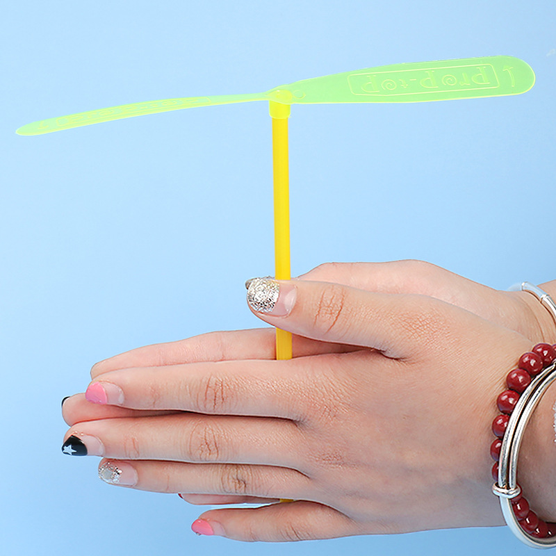 Hand rub bamboo dragonfly plastic double flying leaf flying sky fairy Frisbee nostalgic classic bamboo dragonfly flying sky fairy toy wholesale