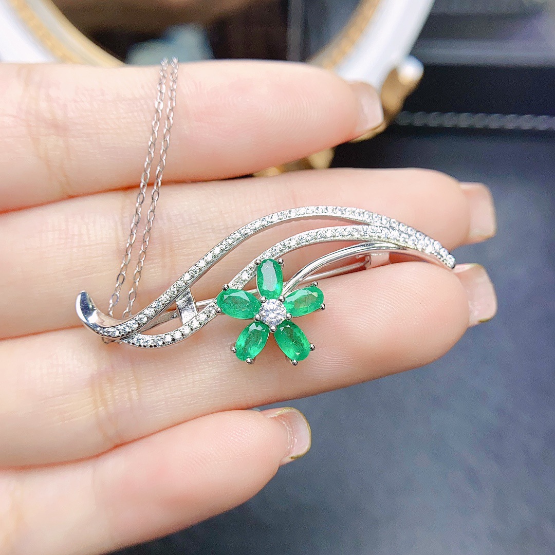 Factory wholesale explosions natural emerald brooch S925 silver inlaid with the main stone 3*5 selling Europe and the United States a generation of hair