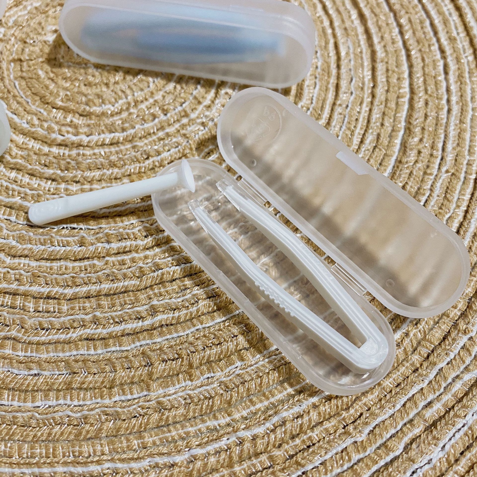 Wholesale Contact Lens Case Accessories Tweezers Suction Stick Color Flip Frosted Contact Lens Tool Extractor Silicone Clip