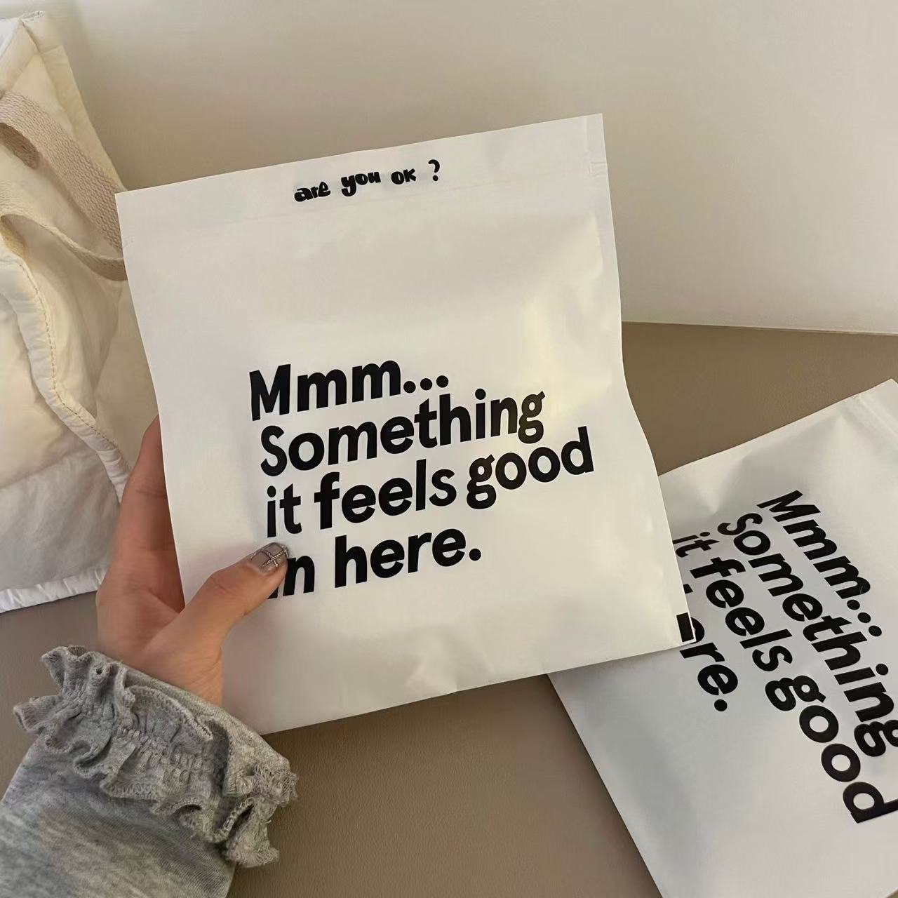 Customized Waterproof and Moisture-Proof Express Bag, Yellow Letter Thickeneded Tape Bag, Underwear Plastic Ziplock Bag