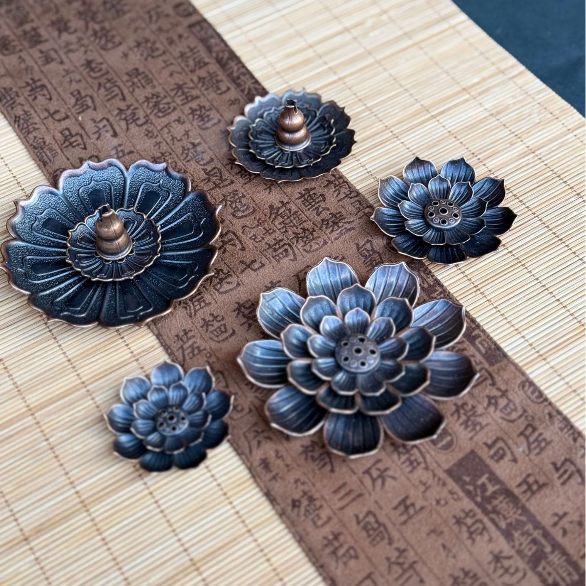 Lotus-Shaped Multi-Hole Incense Holder, Antique-Style Incense Tray, Zen-Style Buddhist Incense Burner, Home Indoor Incense Burning Leaf, Fisherman's Bamboo Raft