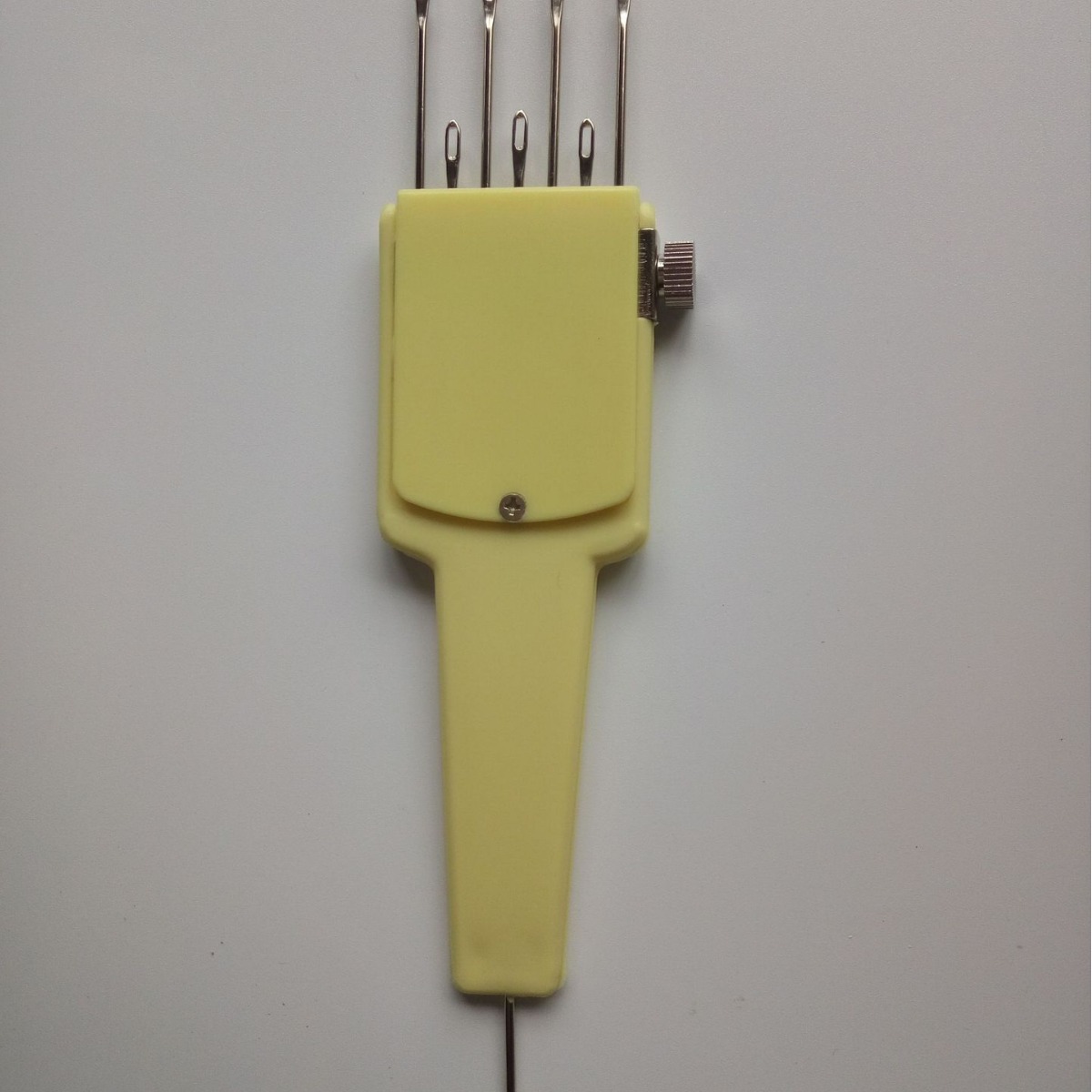 Factory direct sweater knitting machine accessories 1 × 7 multi-use needle, multi-use thread transfer device, needle pitch 4.5mm