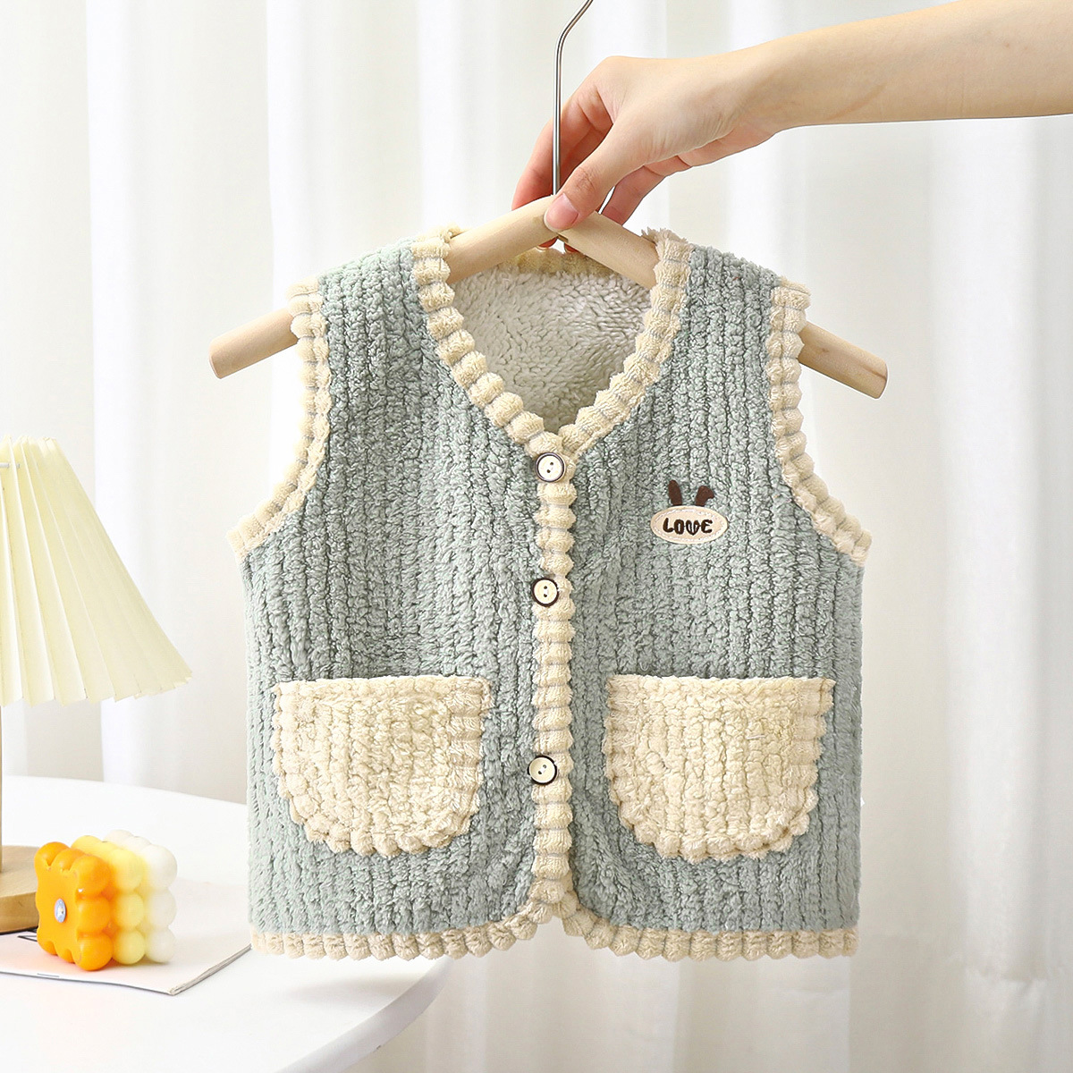 Children's Vest Spring and Autumn Korean Style Baby's Waistcoat Small and Medium-sized Children's Men's and Women's Puff Velvet Vest Thick Bag Baby Cardigan Children's Wear